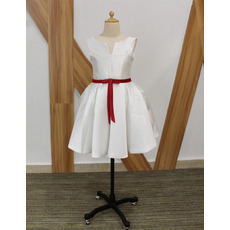 Simple Little Girls Lovely V-cut Neck Sleeveless Short Taffeta Flower Girl Dresses with Belts and Pleated Skirt