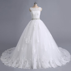 Romantic Lace Appliques A-line Tulle Wedding Dresses with Crystal Beading Embroidered Waist