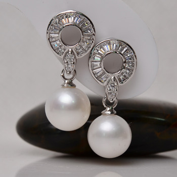 Fashionable White Round 8-9mm Freshwater Natural Pearl Earring Set